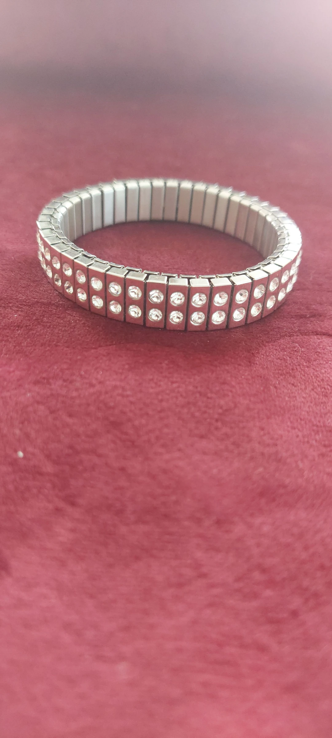 ✨ Bracelet Magnétique Extensible en Acier & Strass Blancs Cristallins ✨